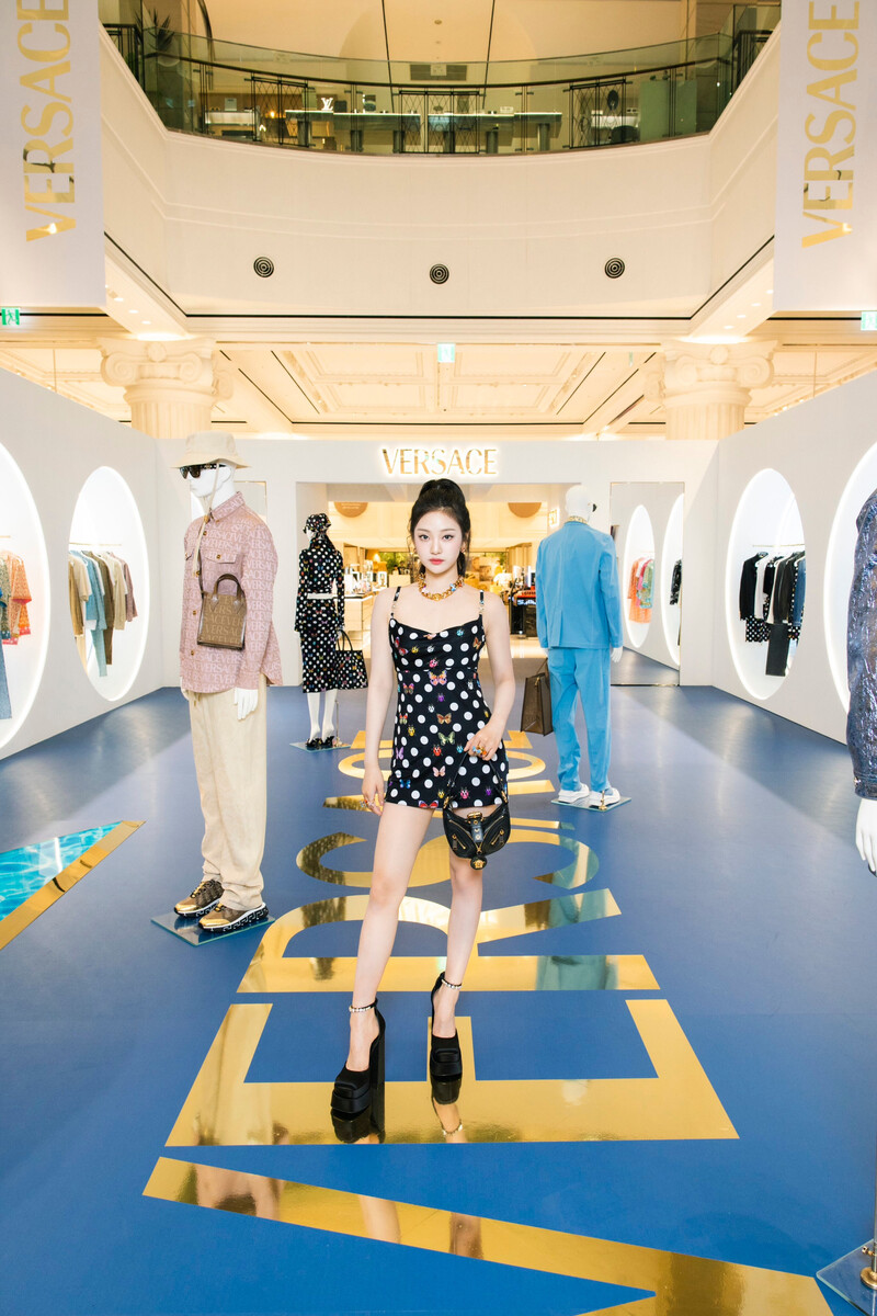 230712 aespa Twitter Update - NingNing at Versace La Vacanza documents 5