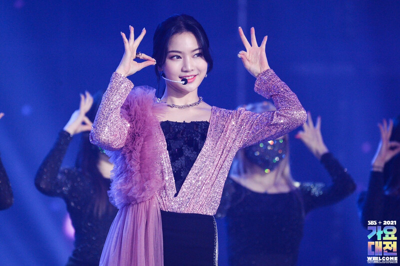 211225 STAYC at SBS Gayo Daejeon documents 8