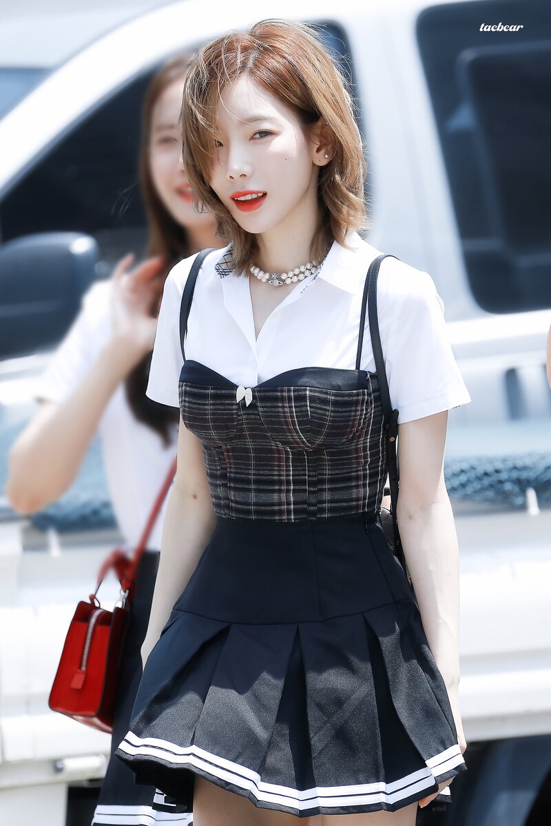 220728 SNSD Taeyeon - 'Knowing Bros' Filming documents 11