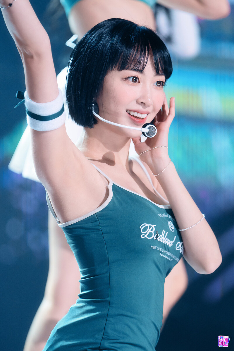 221106 ALICE - ‘Dance On’ at Inkigayo documents 8