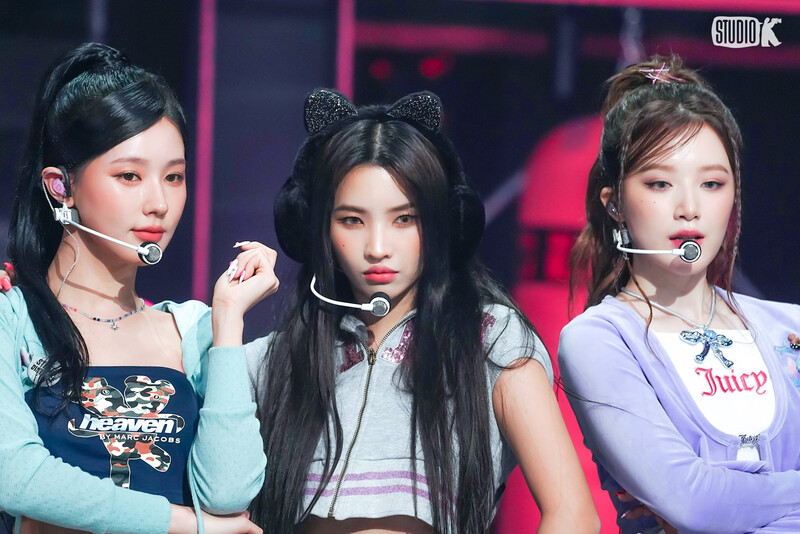 230519 (G)I-DLE Soyeon - ‘Queencard’ at Music Bank documents 9