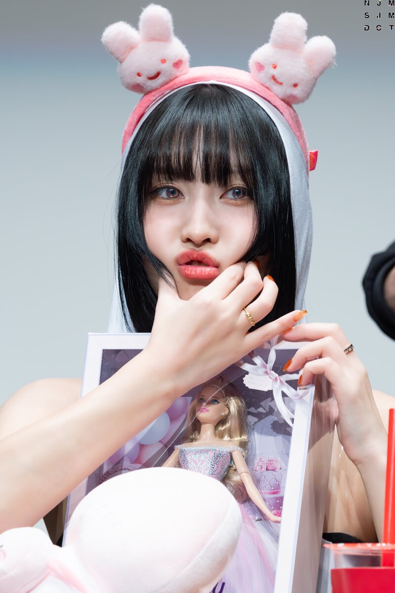 240302 TWICE Momo - Music Plant Fansign documents 2