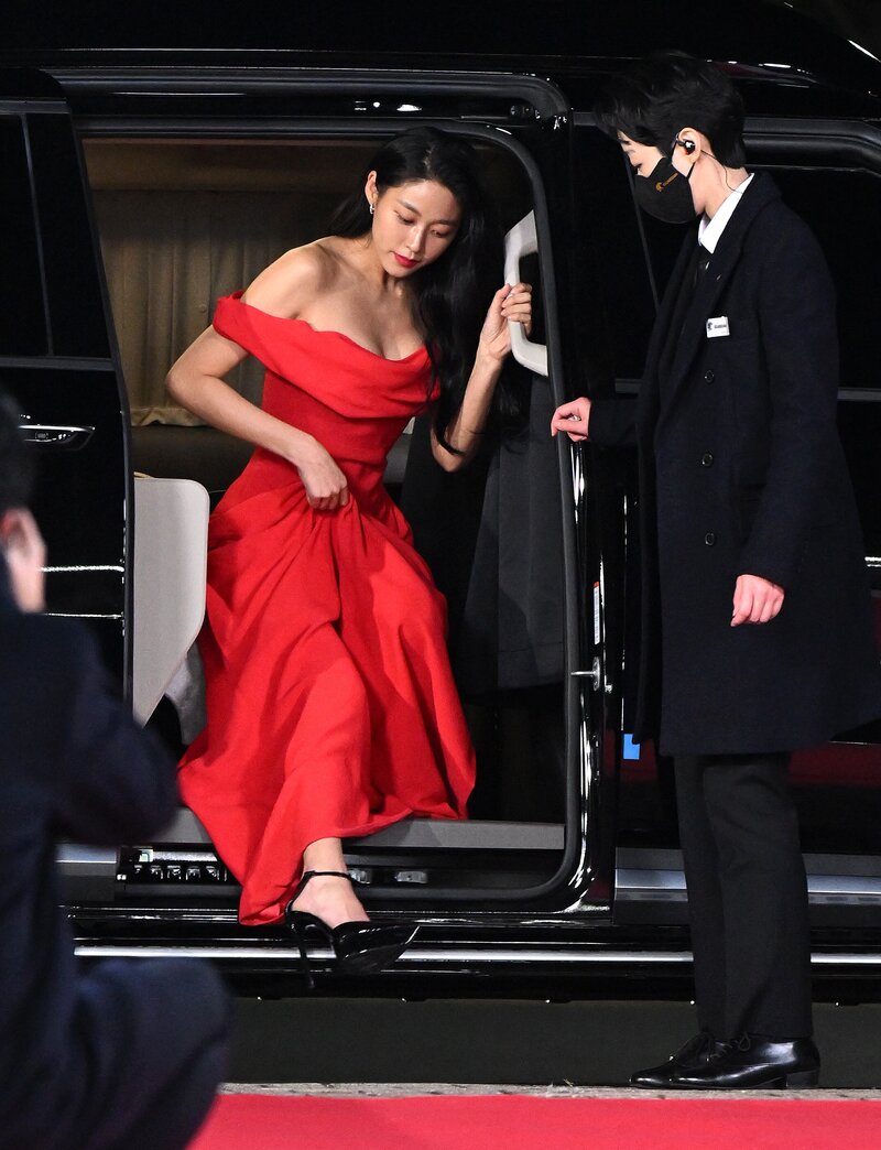 211126 Seolhyun at 42nd Blue Dragon Film Awards Red Carpet documents 11