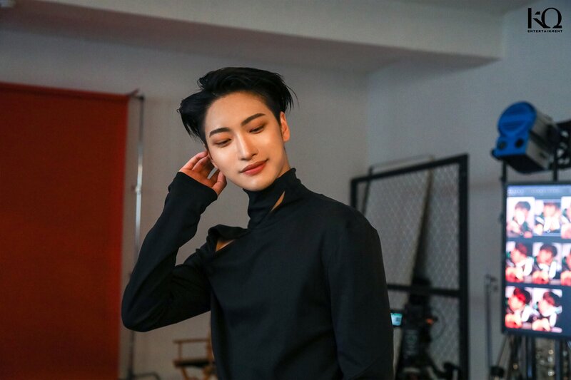 220408 - Naver - Vogue Shooting Behind documents 7