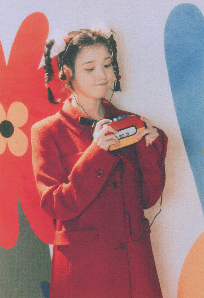 IU - 5th Official ‘UAENA’ Fanclub Kit [SCANS] documents 2