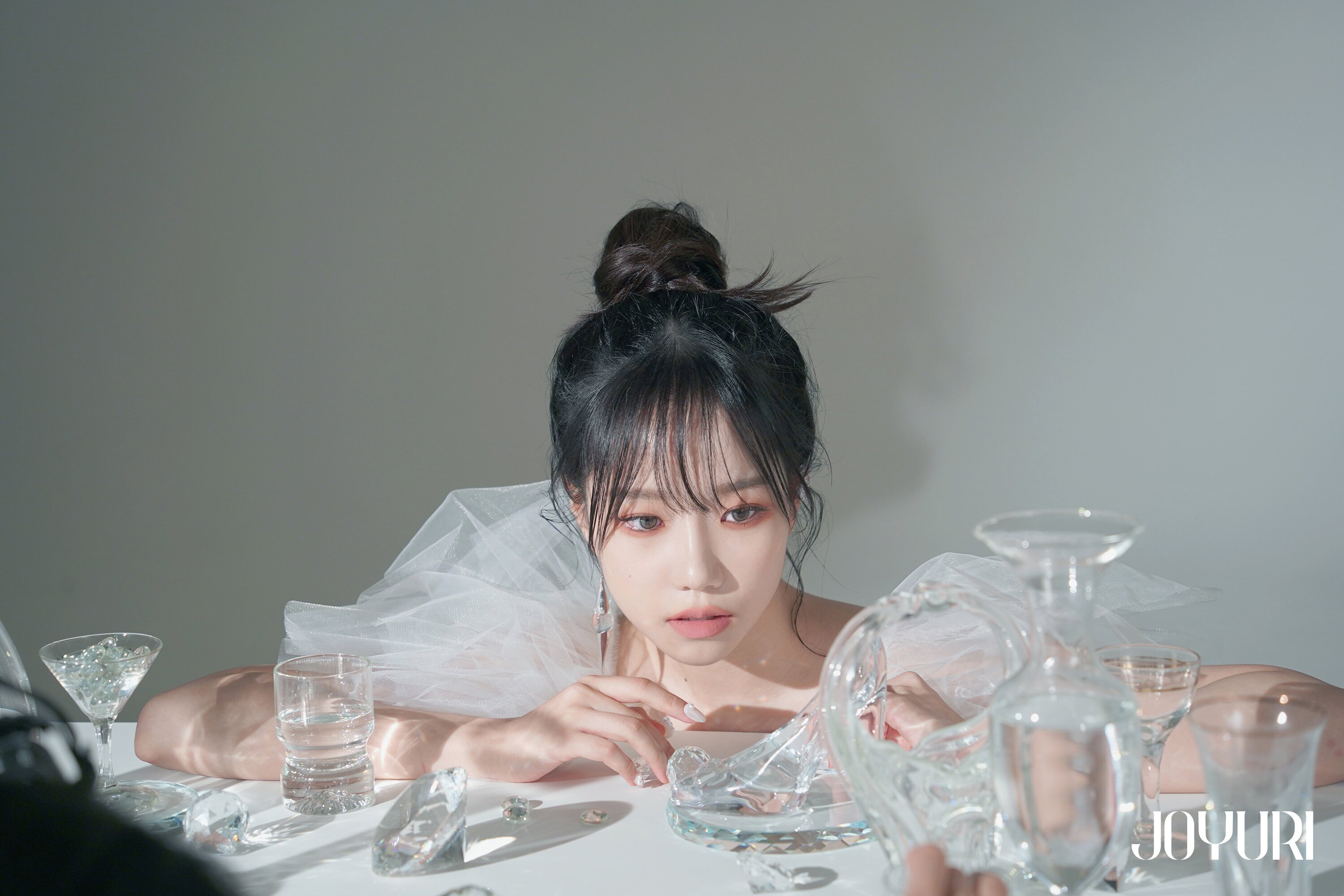 211011 Jo Yuri Cafe Update Glassy Album Behind Kpopping