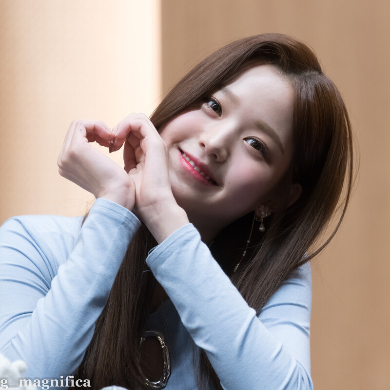 181117 IZ*ONE Wonyoung at Fansign documents 1