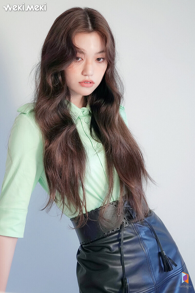 220119 Fantagio Naver Post - Doyeon - Star Magazine January 2022 Behind documents 9