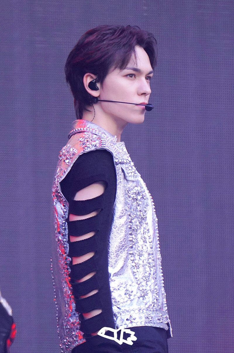 240427 SEVENTEEN Vernon - 'FOLLOW' AGAIN Seoul Day 1 documents 9