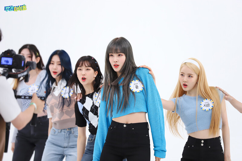 210908 MBC Naver Post - STAYC at Weekly Idol documents 1
