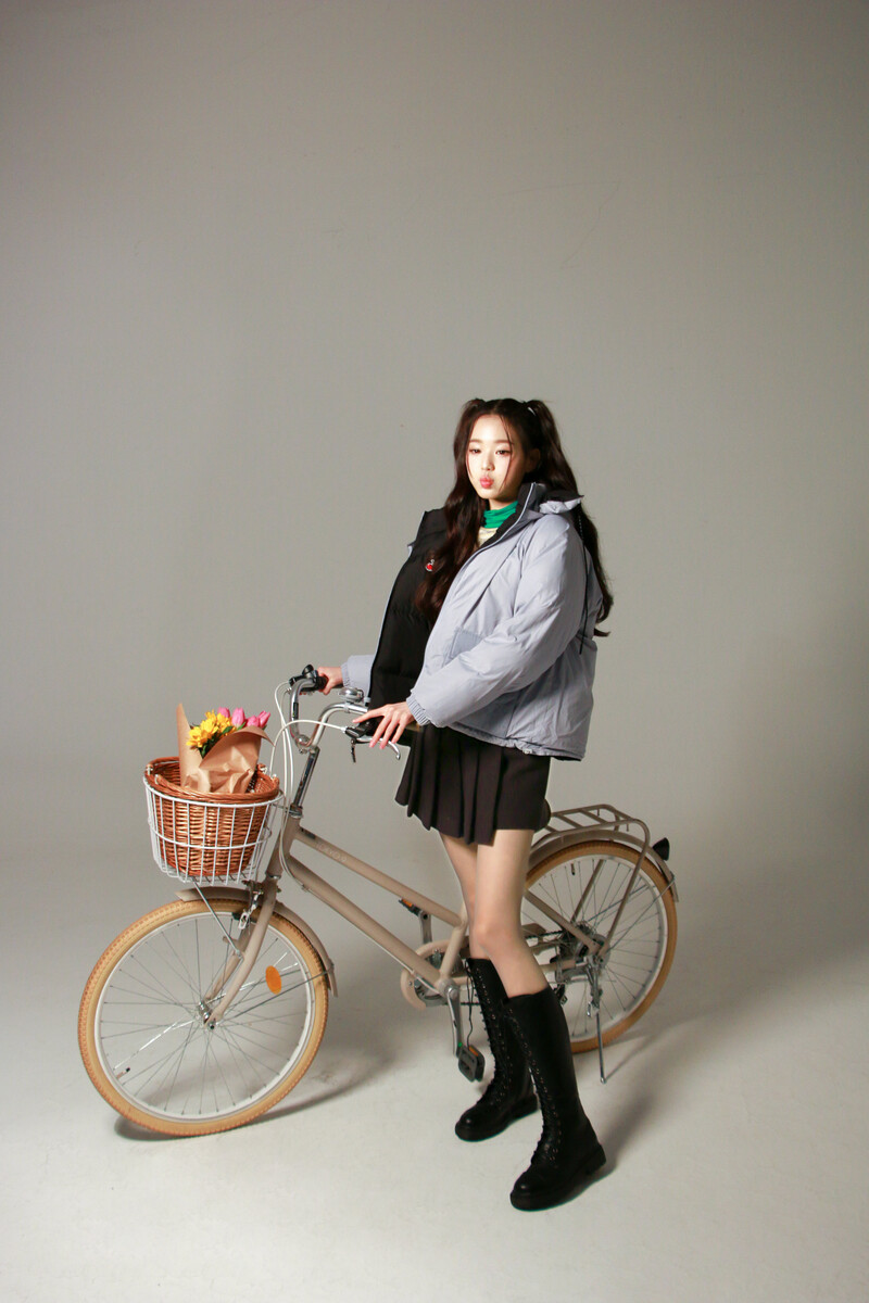 211027 Starship Naver Post - Wonyoung x KIRSH Behind documents 5