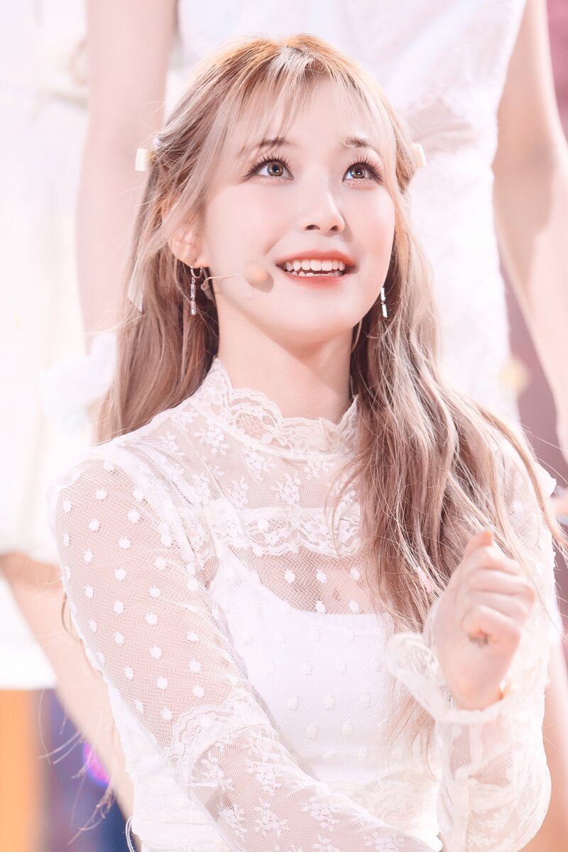 220123 fromis_9 Jiheon - 'DM' at Inkigayo documents 17