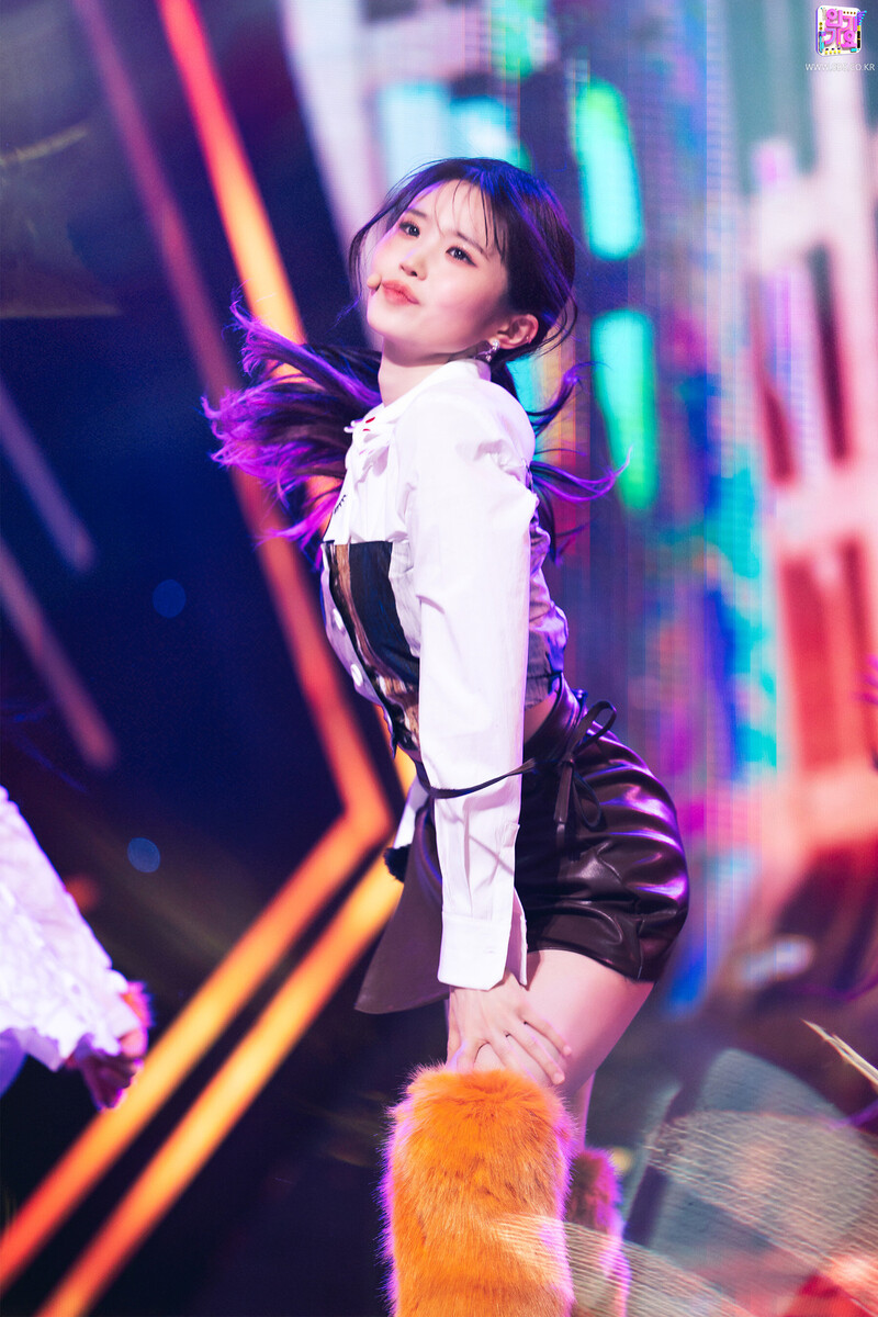 220130 fromis_9 Hayoung - 'DM' at Inkigayo documents 9