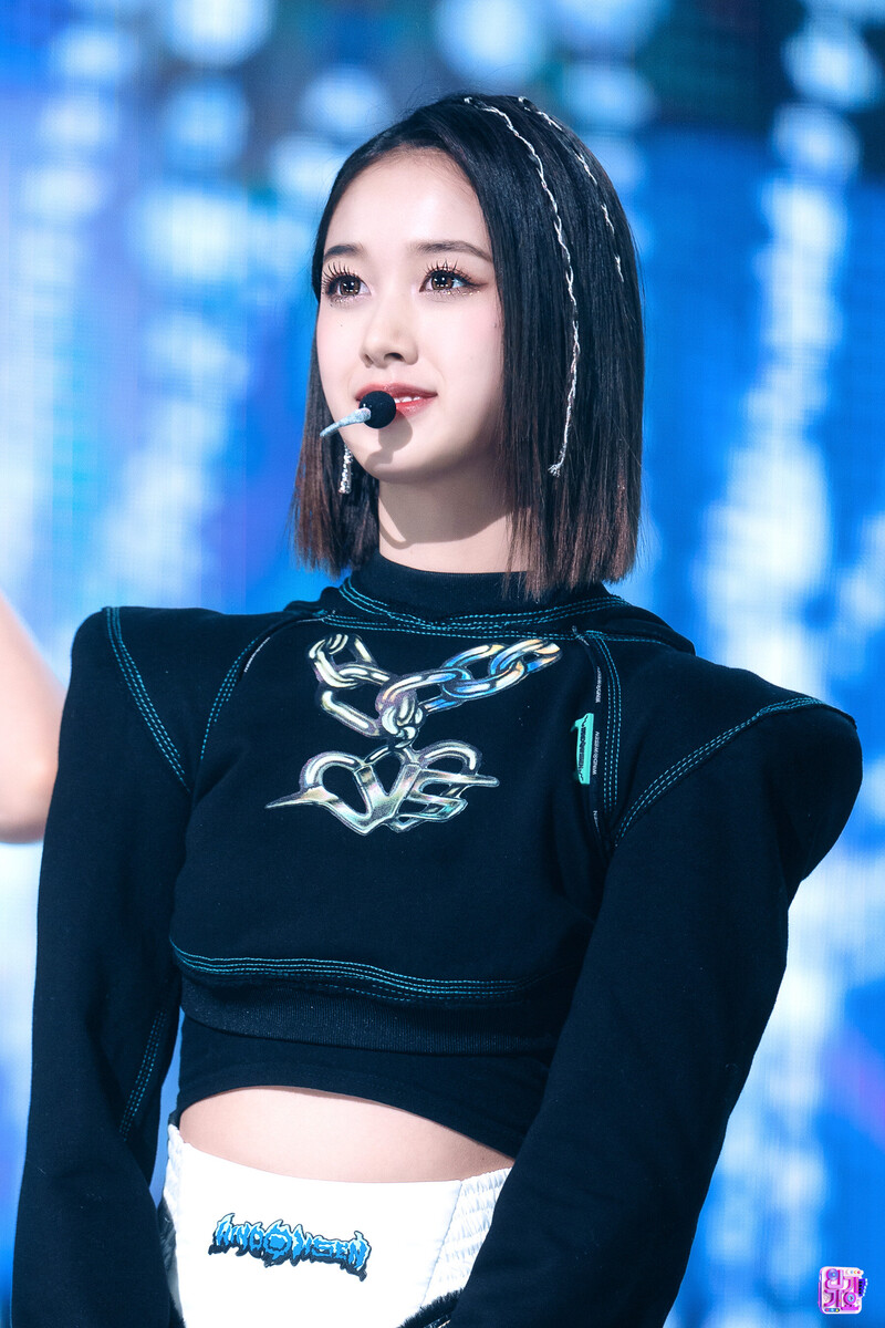 220306 STAYC J - 'RUN2U' at Inkigayo documents 6