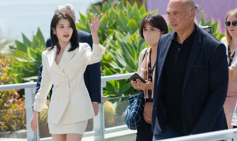 220527 IU- 'THE BROKER' Photocall Event at 75th CANNES Film Festival documents 1