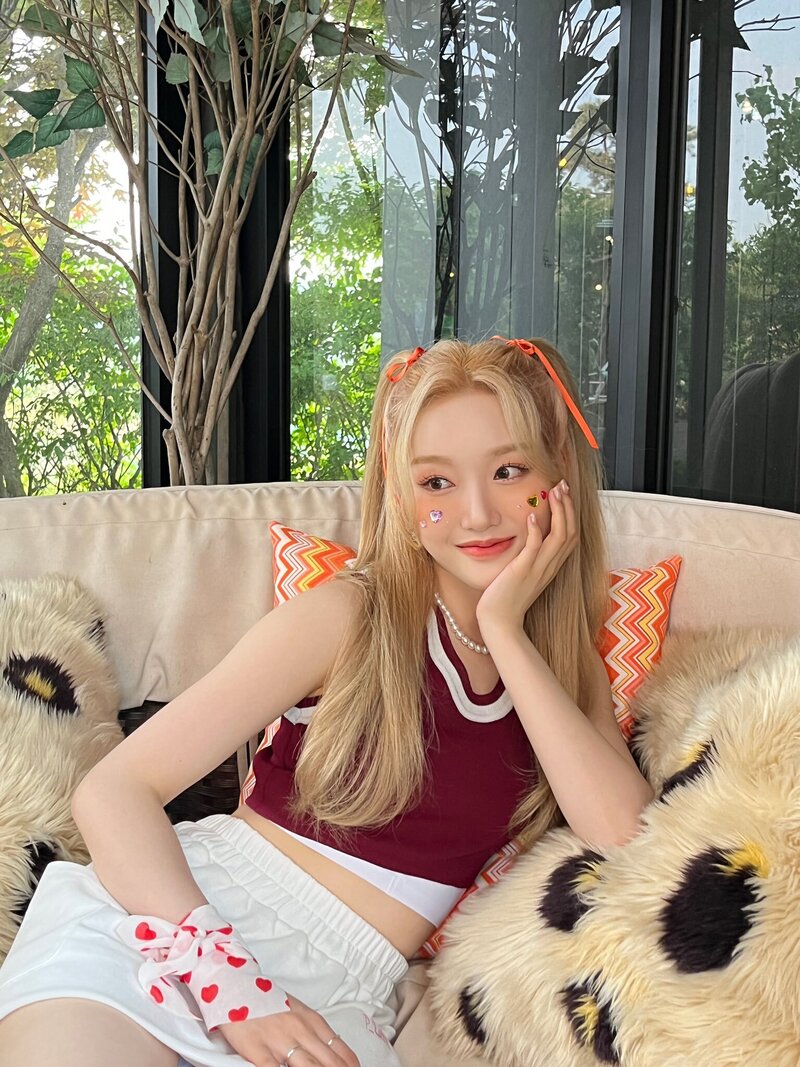 220902 LOONA Twitter Update - GoWon documents 9