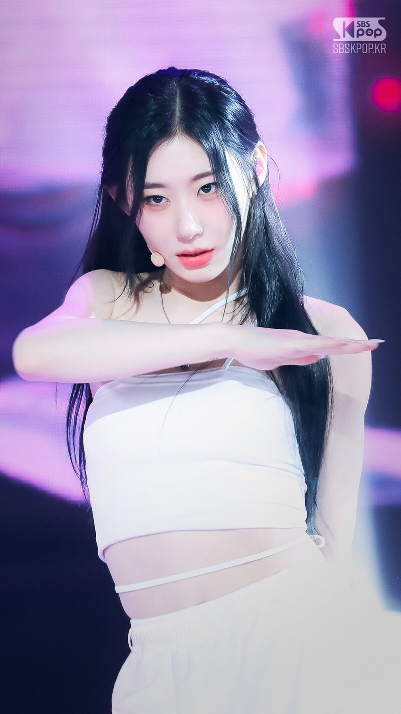 230806 ITZY Chaeryeong - ‘None of My Business’ at Inkigayo documents 3