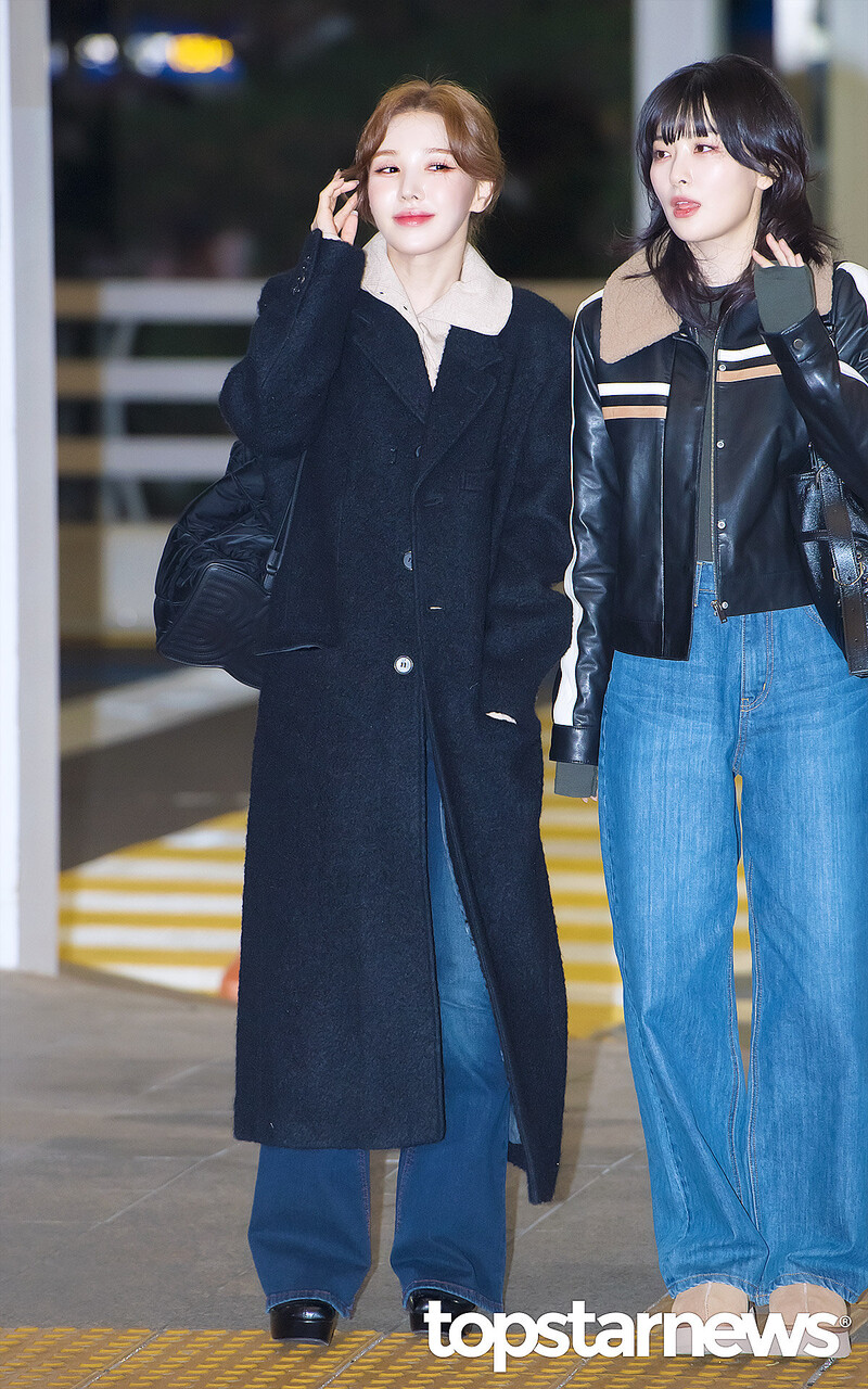 231118 Red Velvet Wendy at Incheon International Airport documents 2