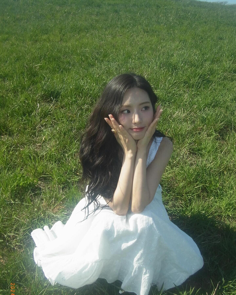 240708 fromis_9 Jiwon Instagram Update documents 7