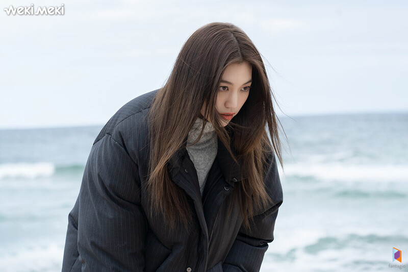 211102 Fantagio Naver Post - Doyeon's Marie Claire Photoshoot Behind documents 15