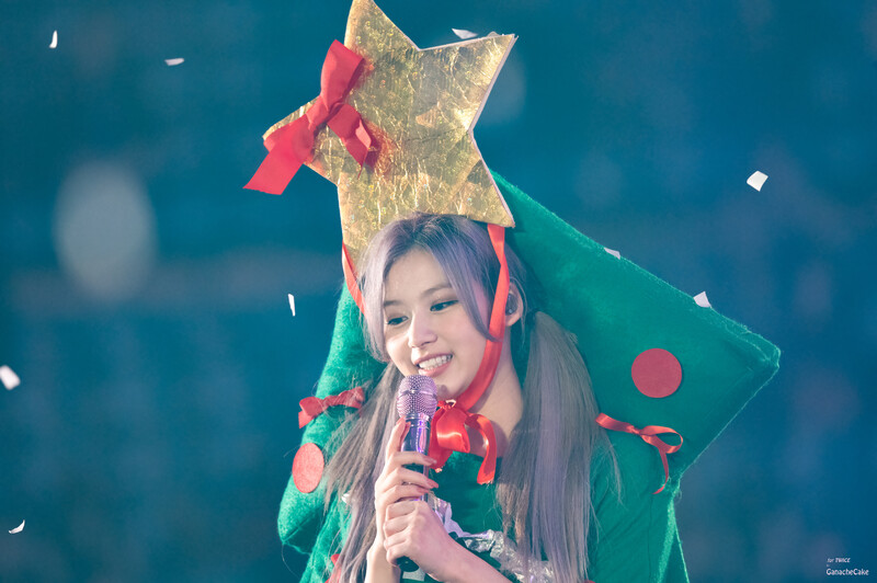 211226 - TWICE 4TH World Tour - Sana documents 8