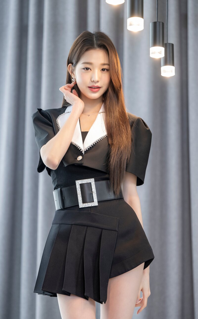 220411 IVE Wonyoung - 'LOVE DIVE' Promotion Photoshoot by Osen documents 9