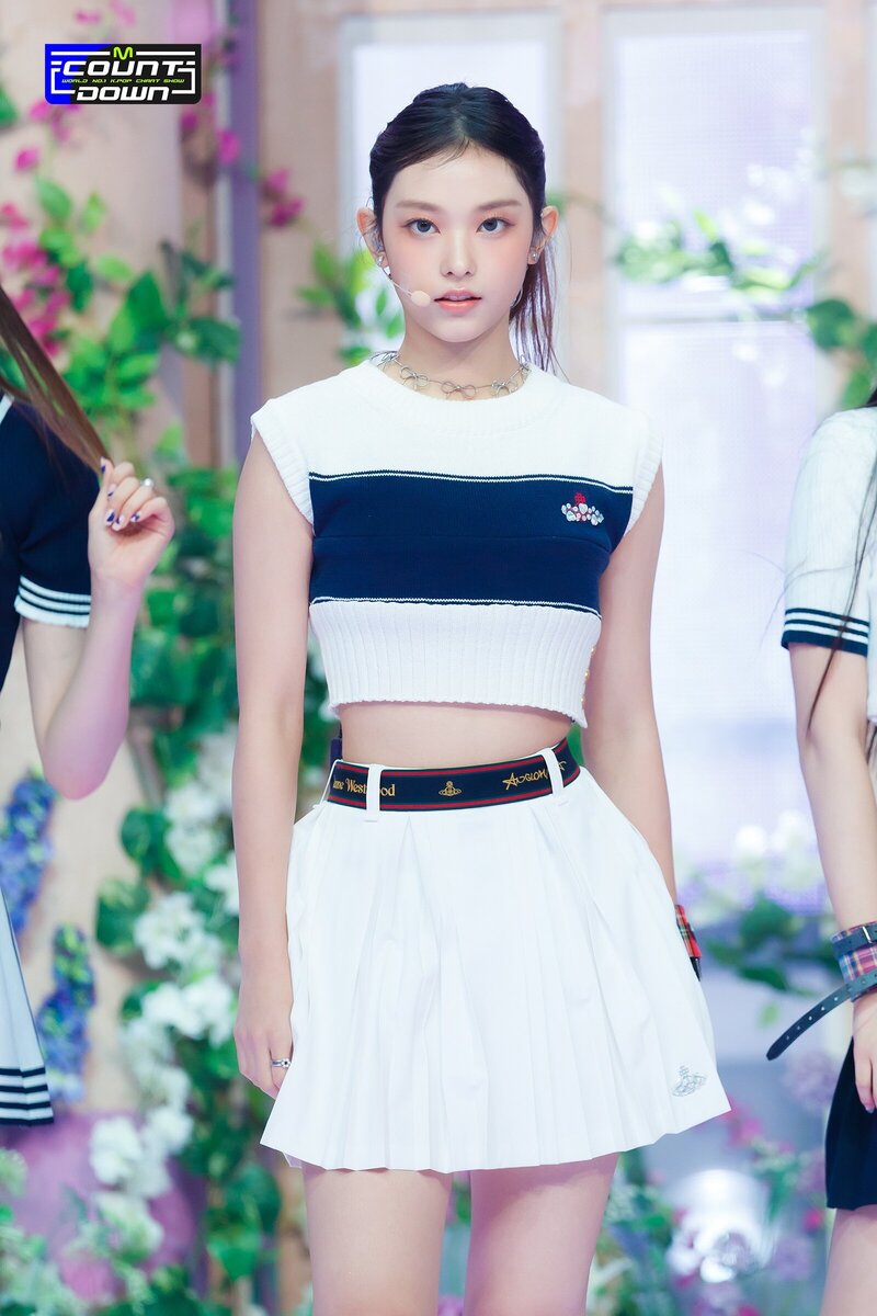 220804 NewJeans Haerin 'Hype Boy' at M Countdown documents 1
