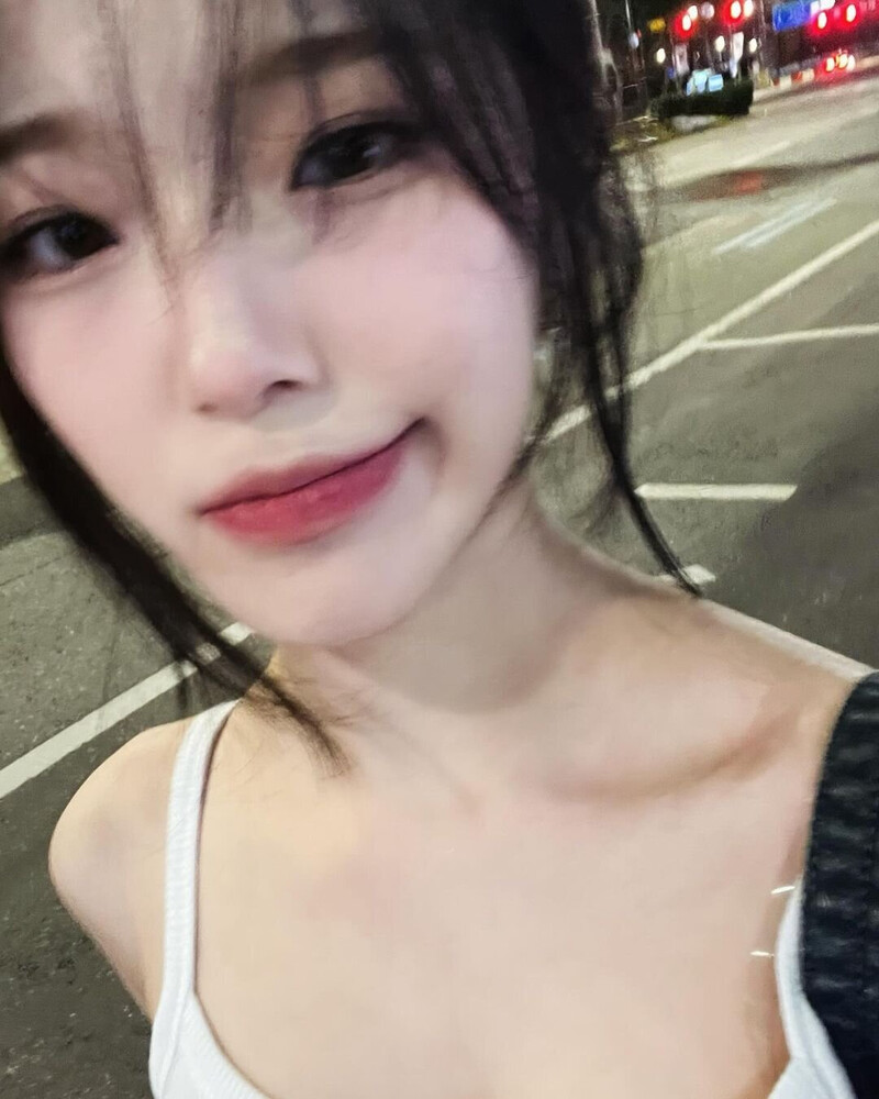 240505 fromis_9 Jiheon Instagram Update documents 4