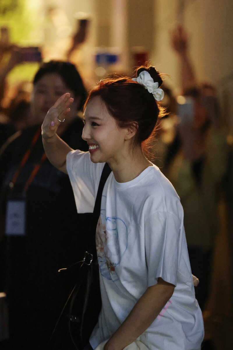 240614 TWICE Nayeon - Music Bank Commute documents 5