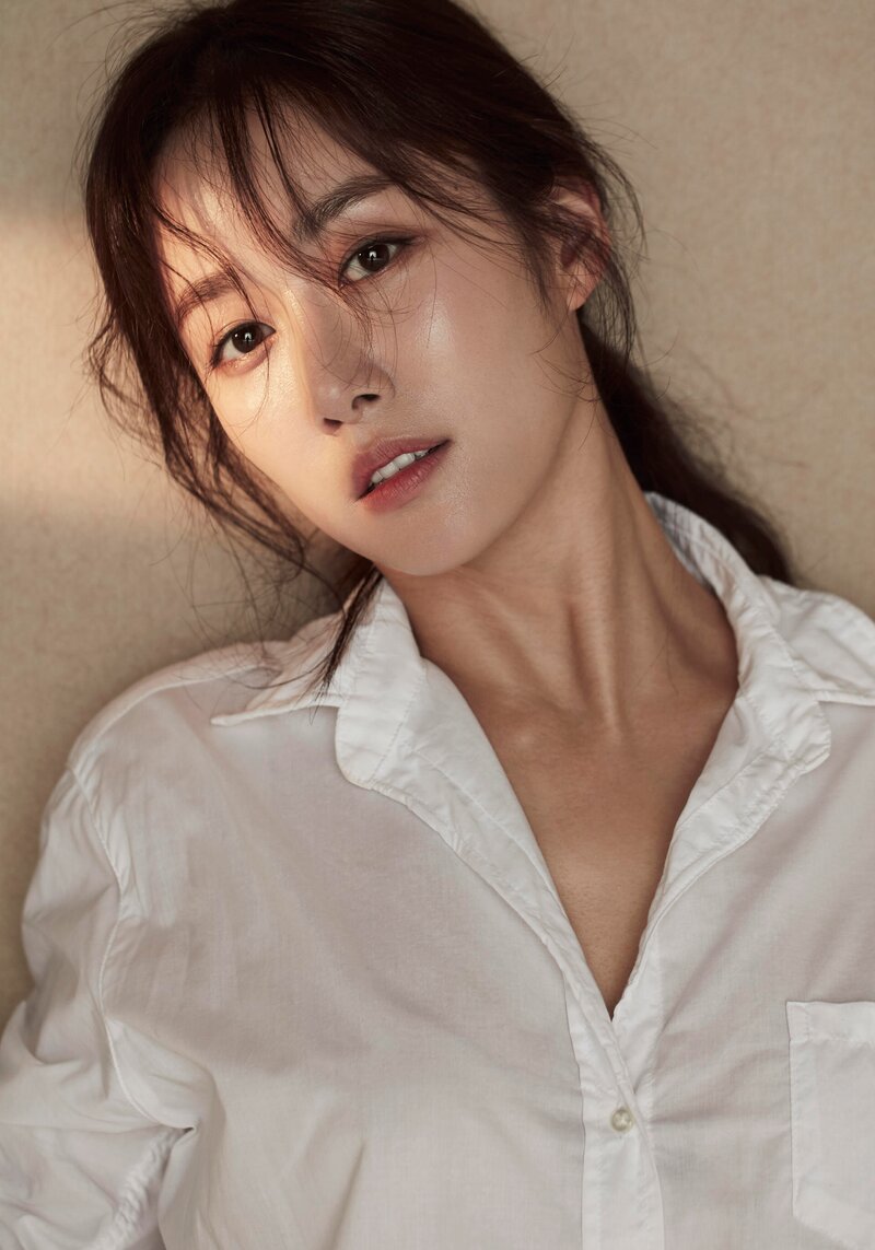 Jeon Hye-bin Official Agency 2018 Promotional Photoshoot documents 3