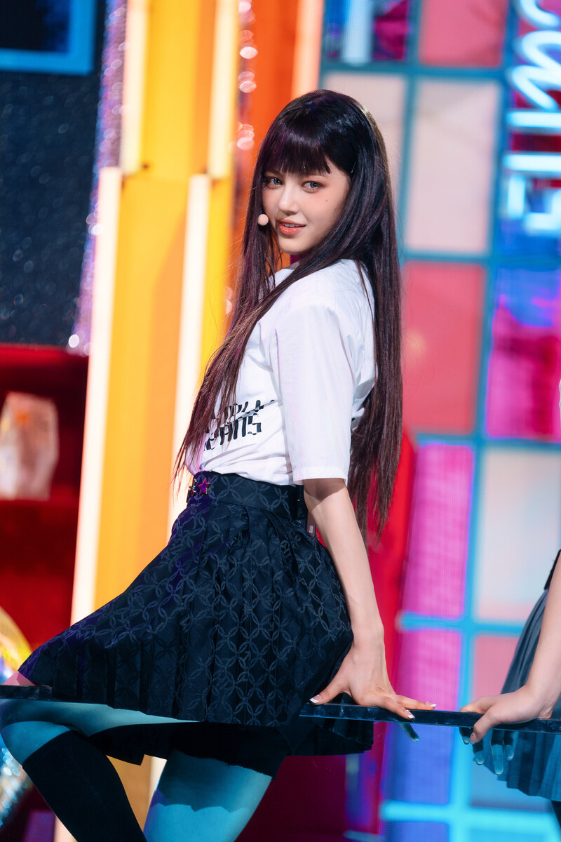 220807 NewJeans Danielle 'Cookie' at Inkigayo documents 21