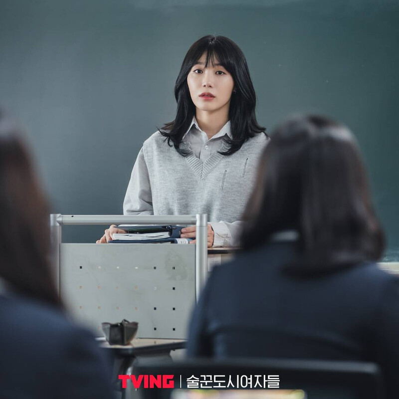 TVING drama "Work Later, Drink Now" still cuts starring EUNJI of APINK documents 3