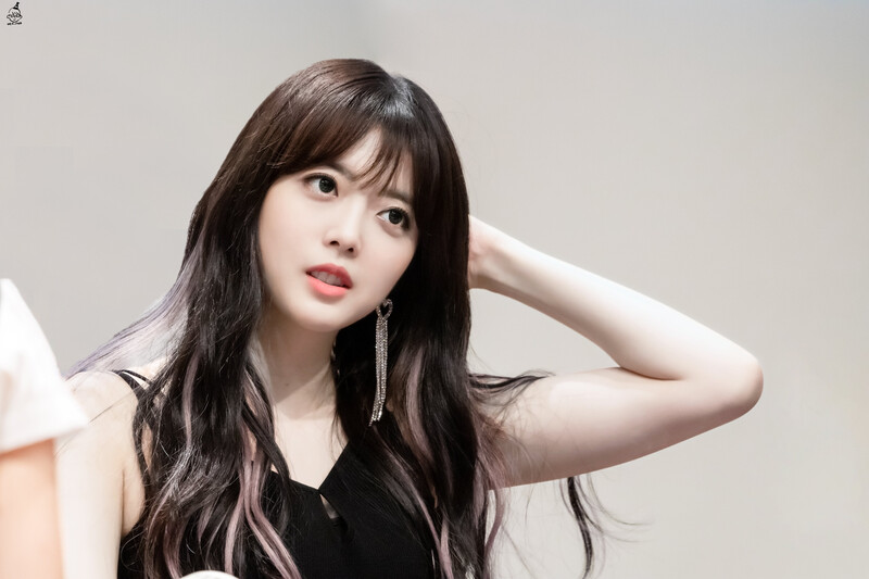 190817 Weki Meki Suyeon at 'WEEK END LOL' Shim Seok Hall Fansign documents 1