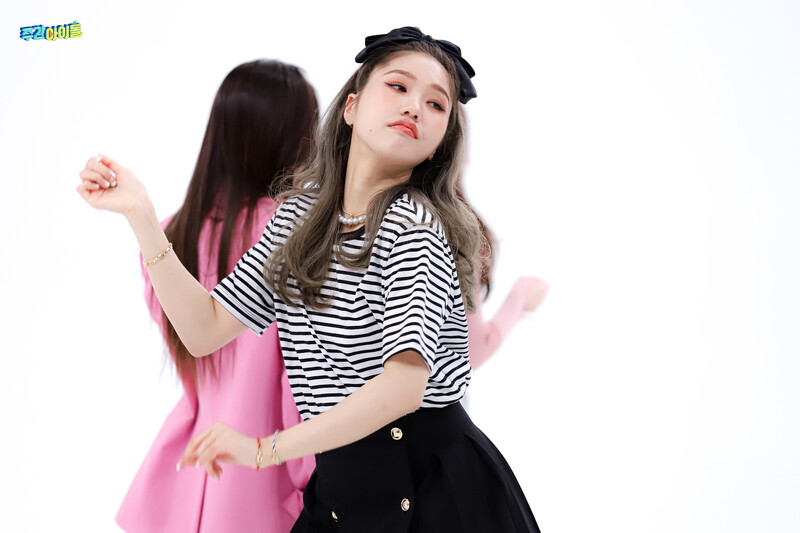 220329 MBC Naver - OH MY GIRL at Weekly Idol documents 18