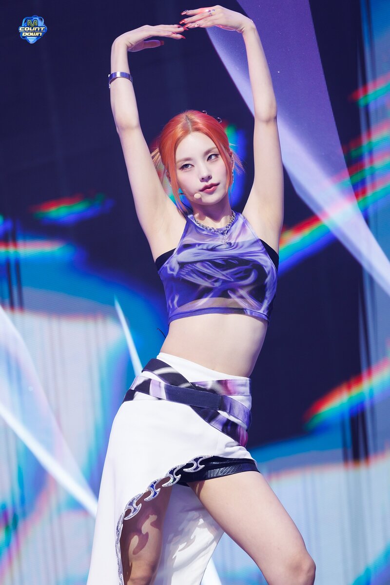 240111 ITZY Yeji - 'BORN TO BE' and 'UNTOUCHABLE' at M Countdown documents 5