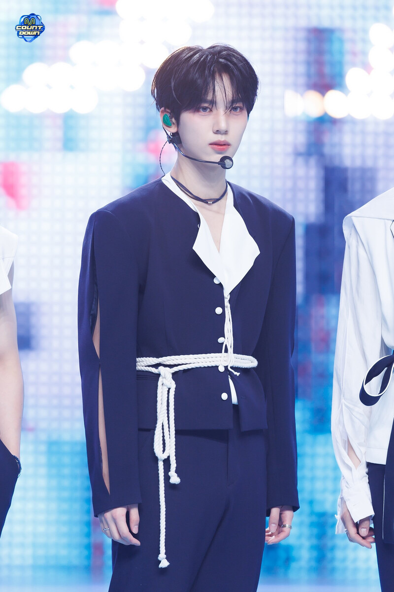 240425 ZEROBASEONE Yu Jin - 'SWEAT' at M Countdown documents 7