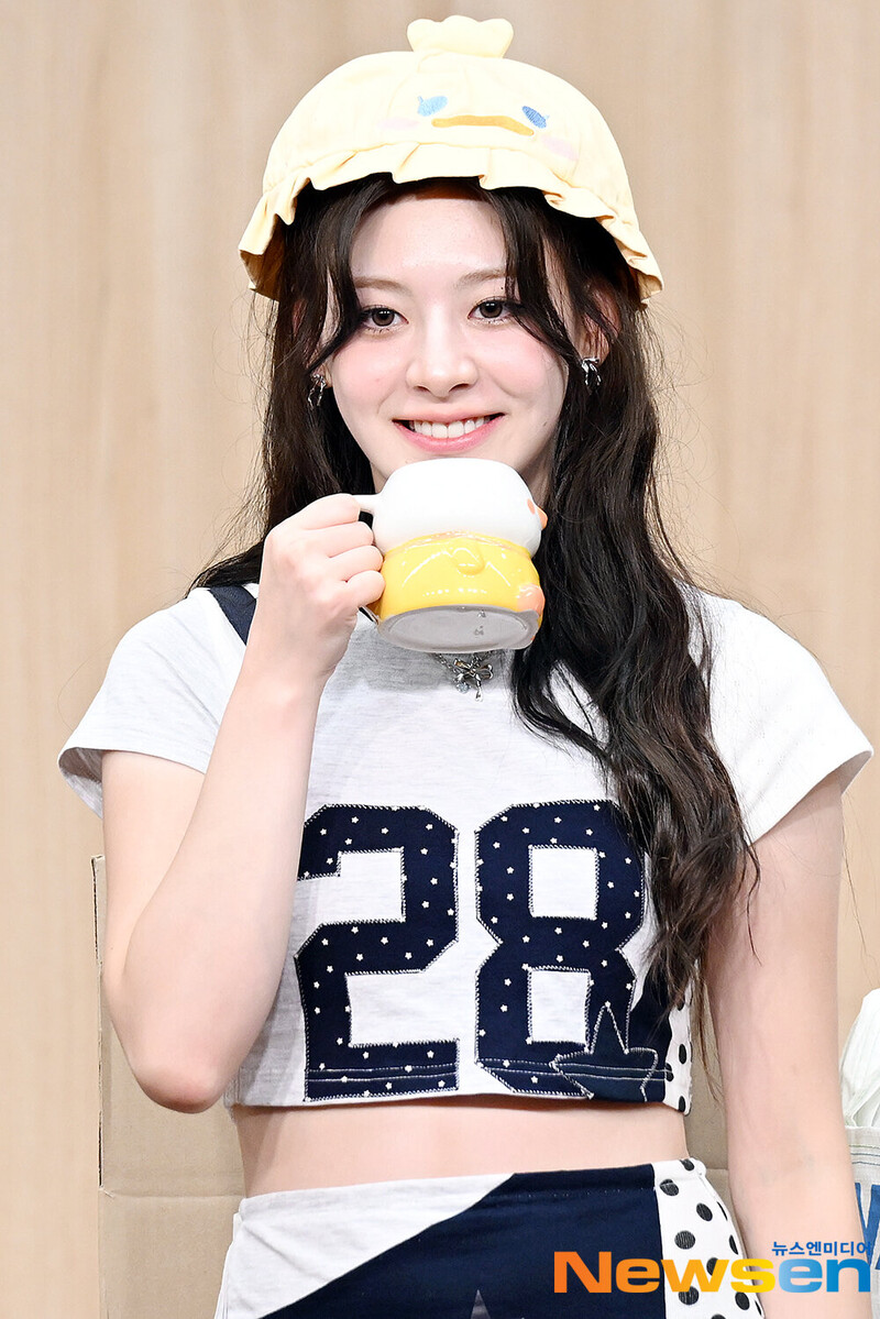 240705 STAYC Seeun - Mini Record Fansign Event documents 5