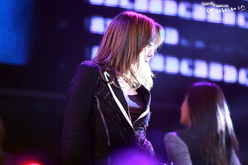 121021 Girls' Generation Taeyeon at GS& Concert documents 19