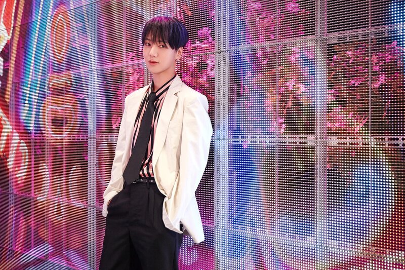 210504 SMTOWN Naver Update - Yesung's "Beautiful Night" M/V Behind documents 1