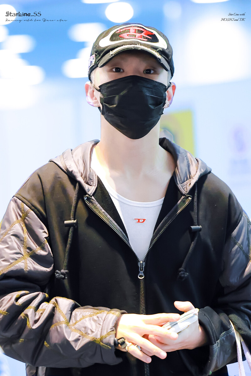 250106 Hoshi at Incheon International Airport documents 1