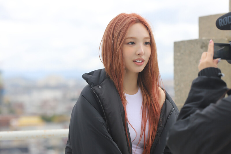 NAYEON 'ABCD' MV - Behind the Scenes documents 18