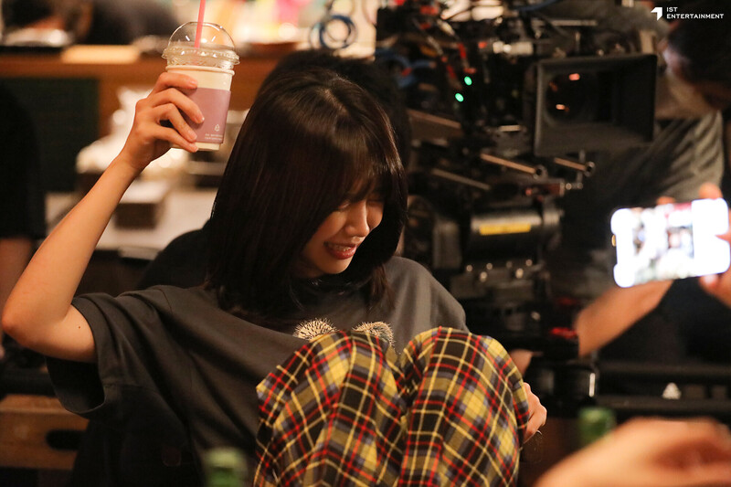 211115 IST Naver post - Apink EUNJI 'Work later, Drink now' drama shoot behind documents 9