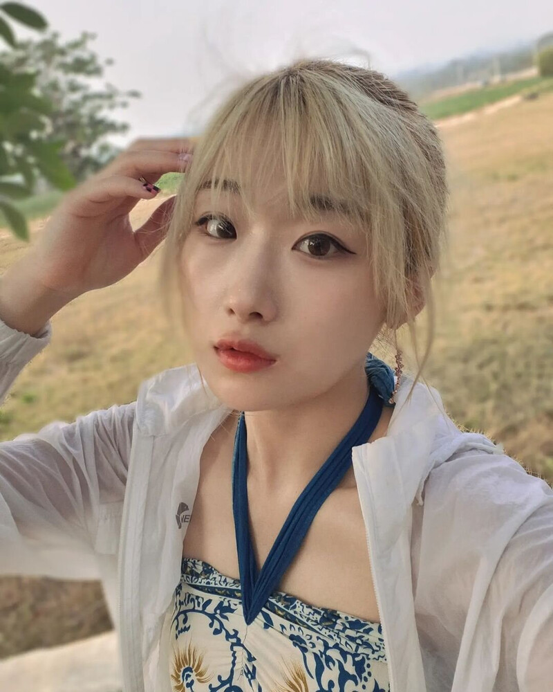 230307 GWSN Seoryoung Instagram Update documents 5