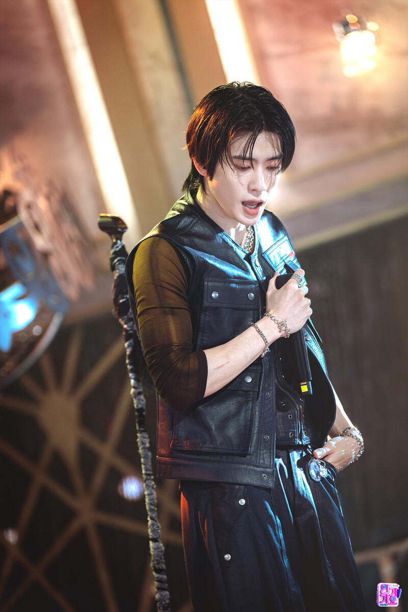 240901 Jaehyun - 'Smoke' at Inkigayo documents 4