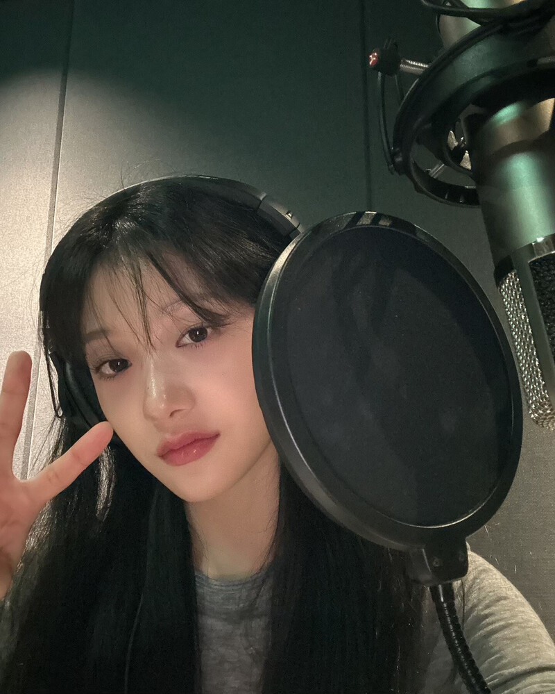 241027 fromis_9 Seoyeon Instagram Update documents 1