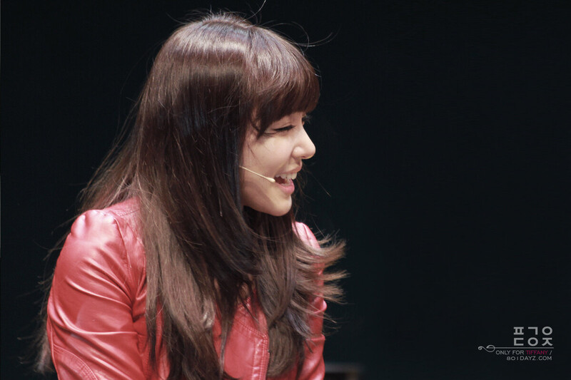 111221 Girls' Generation Tiffany at FAME! Musical First Show documents 23