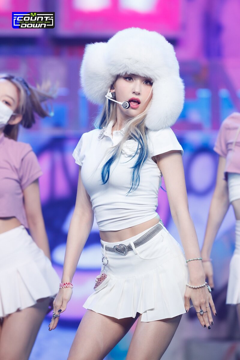 211104 SOMI - 'XOXO' at M Countdown documents 2