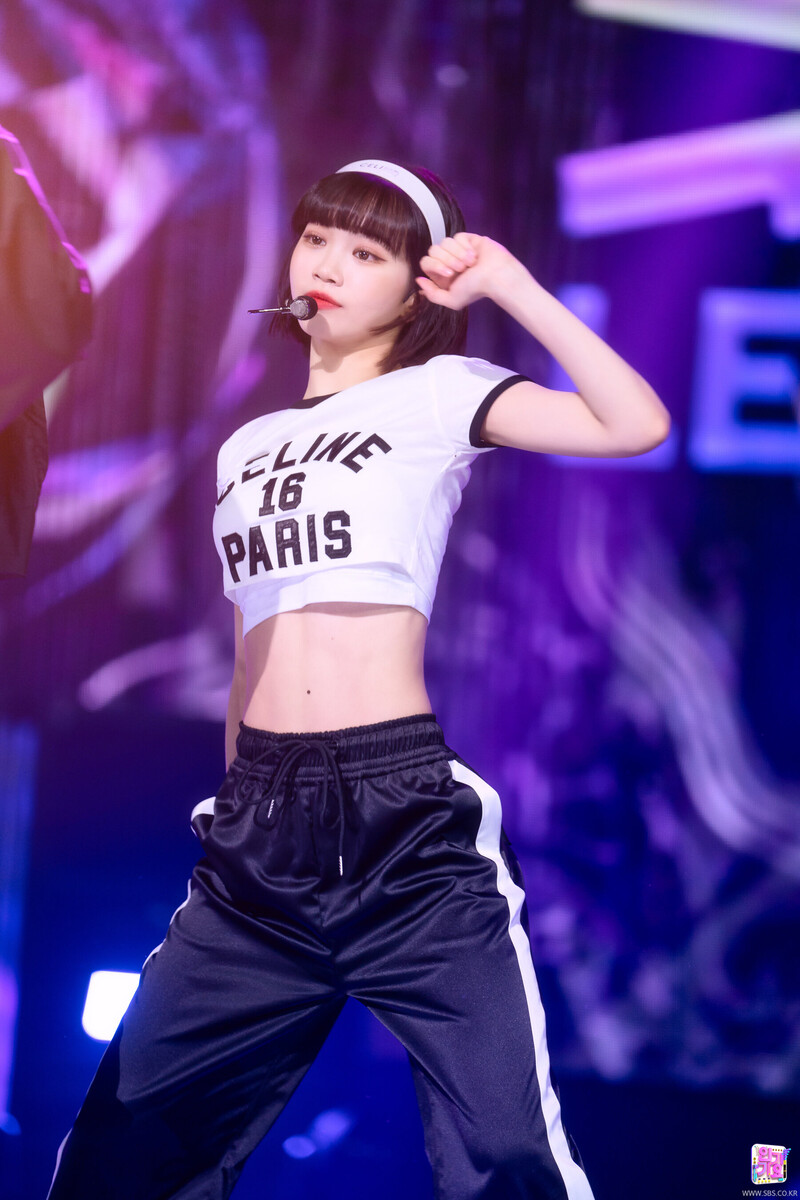 220529 LE SSERAFIM Chaewon - 'FEARLESS' at Inkigayo documents 6