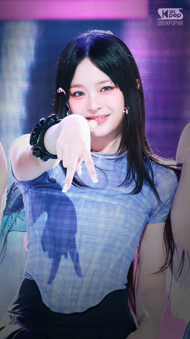 230723 NewJeans Hanni - 'ETA' at Inkigayo documents 3