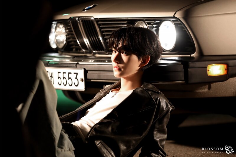 240508 - Naver - Hyunjun "Backseat" behind photos documents 1